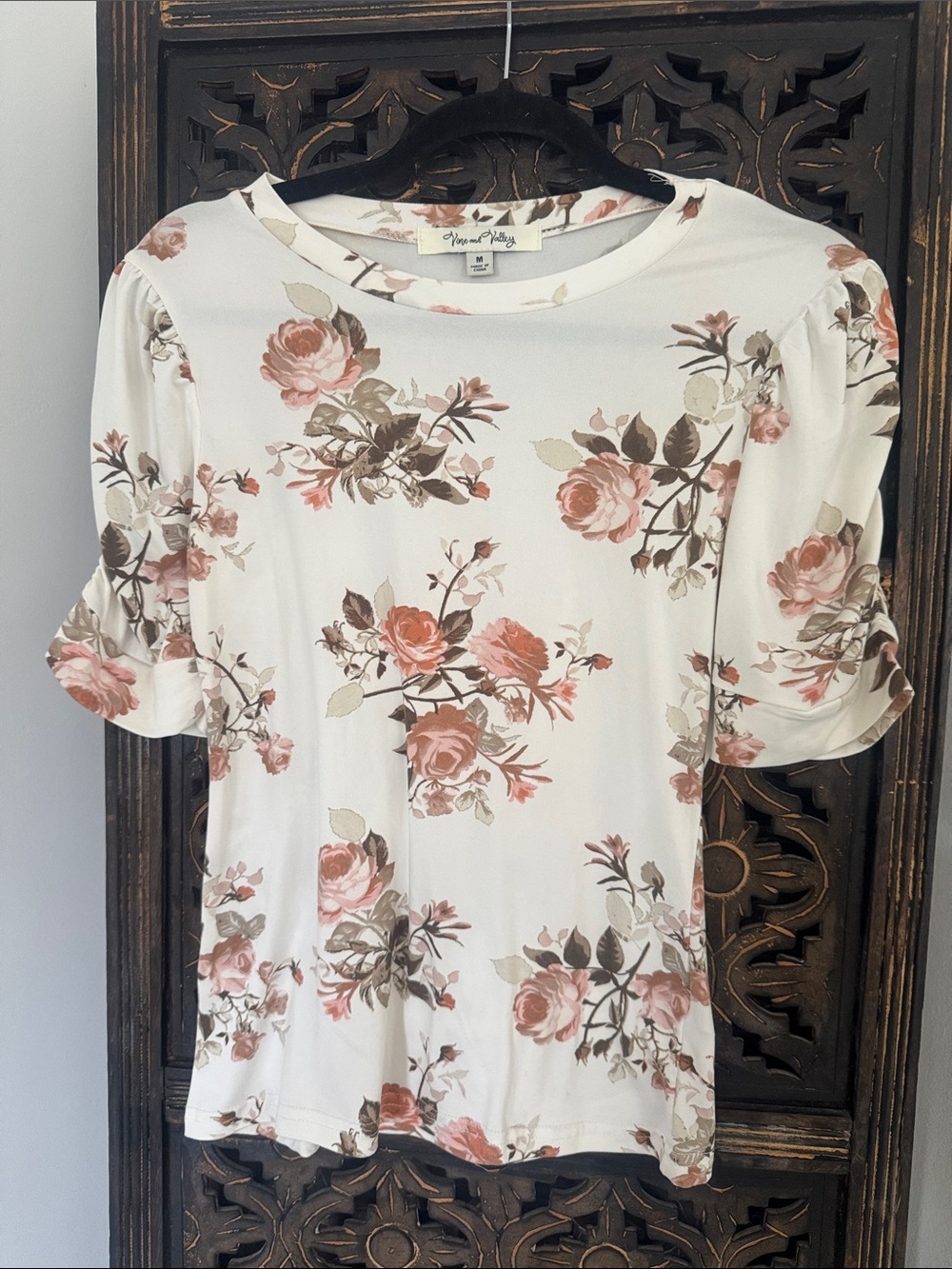 Women's Floral Puff-Sleeve Short Sleeve Tee in White and Pink